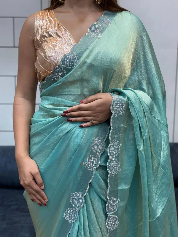 Loving_Heart_Diamond_Work_Border_Space_Silk_Saree