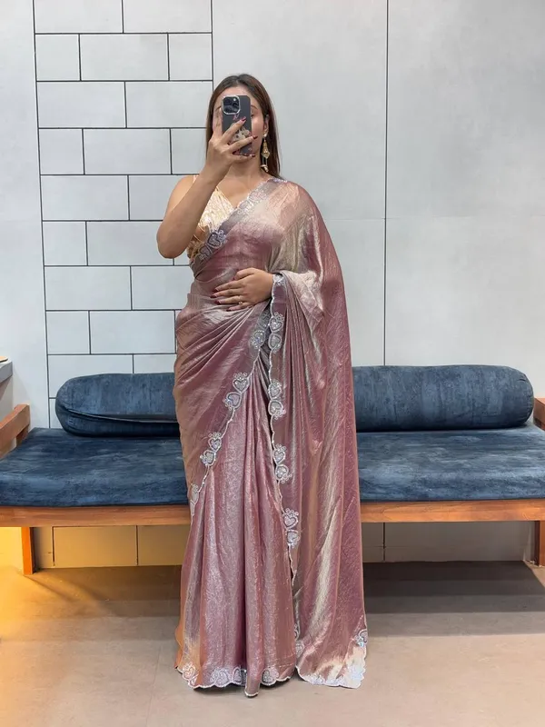 Loving_Heart_Diamond_Work_Border_Space_Silk_Saree