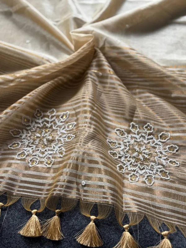Trusser_Golden_Pure_Zari_Weaving_Royal_Look_Saree