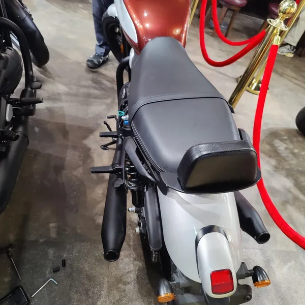 Jawa_42_Fj_Sissy_Bar_Backrest_With_Cushion_Pad_Black