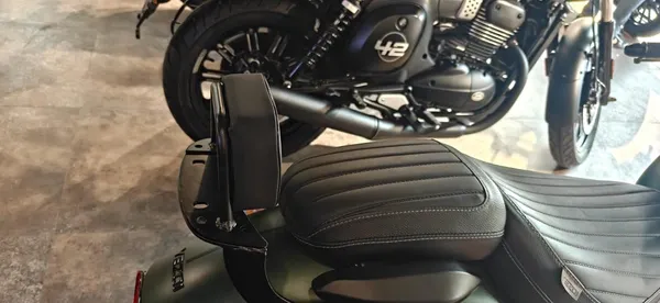Yezdi_Roadster_Sissy_Bar_Backrest_With_Cushion_Pad_Black