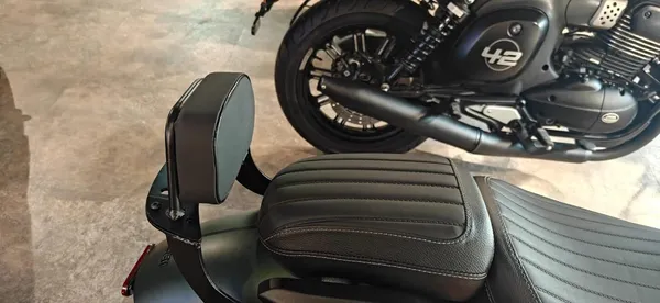 Yezdi_Roadster_Sissy_Bar_Backrest_With_Cushion_Pad_Black
