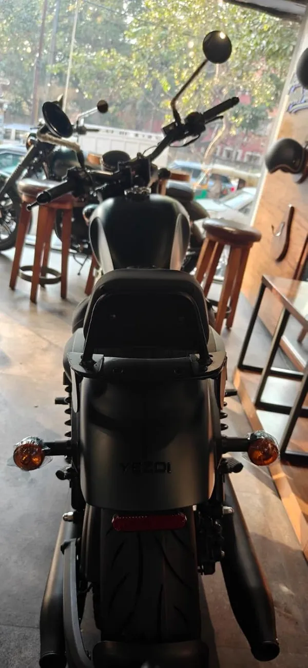 Yezdi_Roadster_Sissy_Bar_Backrest_With_Cushion_Pad_Black