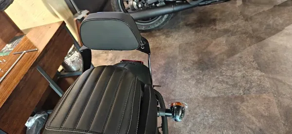 Yezdi_Roadster_Sissy_Bar_Backrest_With_Cushion_Pad_Black
