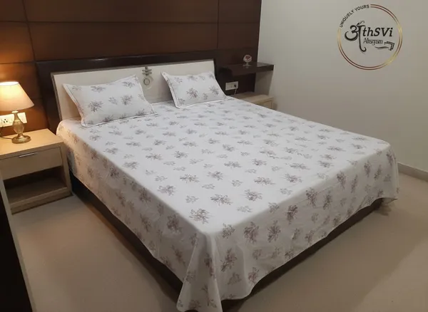 White_Mauve_Floral_Cotton_Bedsheet_Set