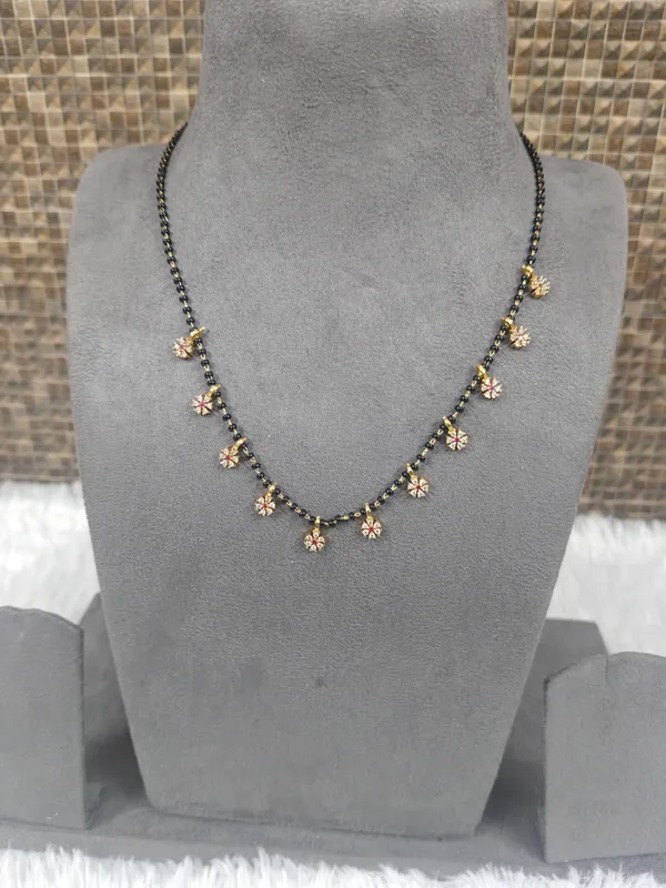 Gold_Black_Beaded_Floral_Pendant_Mangalsutra_Necklace_For_Women