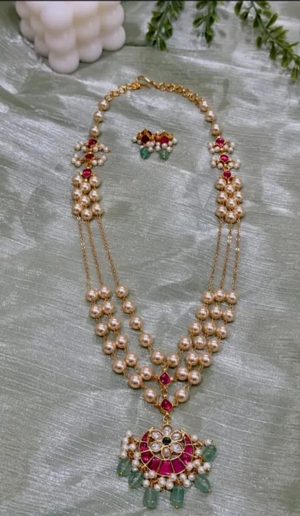 Beautifull_Swaroski_Pearls_Haram_with_Jadau_locket