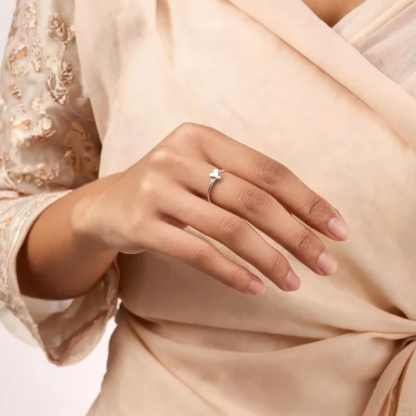 Silver_Tone_Polished_Heart_Design_Ring_For_Women