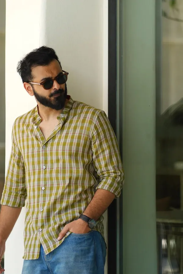 Olive_Green_Cotton_Relaxed_Fit_Checked_Casual_Shirt_For_Men
