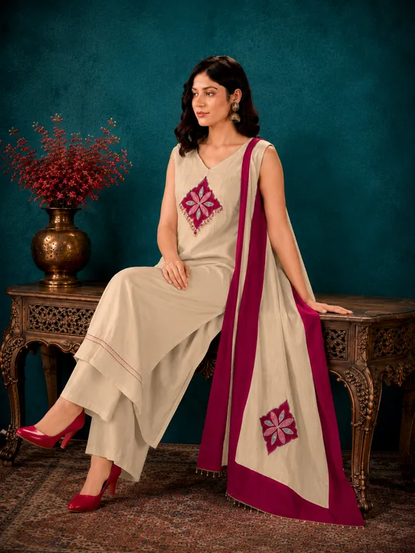 Beige_Mal_Chanderi_Straight_Kurta_Set_With_Magenta_Applique_Dupatta