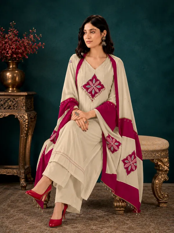 Beige_Mal_Chanderi_Straight_Kurta_Set_With_Magenta_Applique_Dupatta