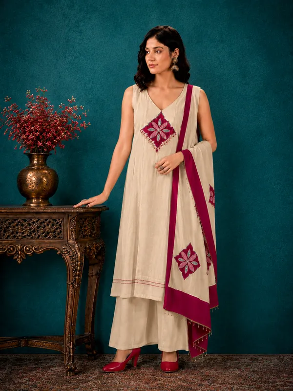 Beige_Mal_Chanderi_Straight_Kurta_Set_With_Magenta_Applique_Dupatta