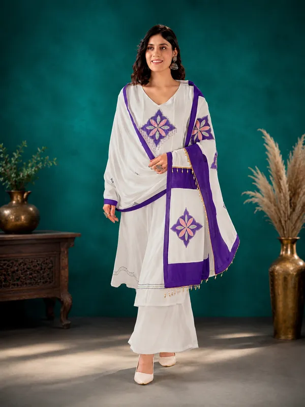 Off_White_Mal_Chanderi_Straight_Kurta_Set_With_Royal_Purple_Applique_Dupatta