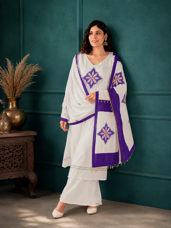 Off_White_Mal_Chanderi_Straight_Kurta_Set_With_Royal_Purple_Applique_Dupatta