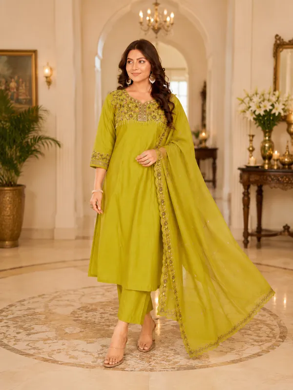 Mustard_Yellow_Roman_Silk_Embroidered_Kurta_Pant_Set
