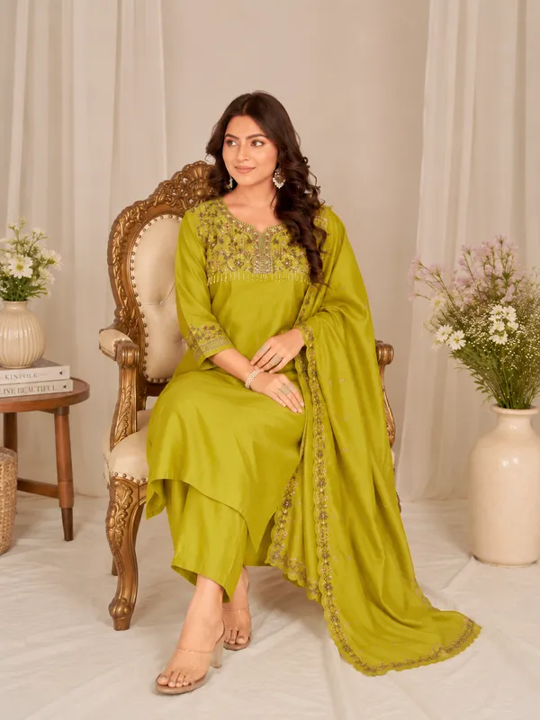 Mustard_Yellow_Roman_Silk_Embroidered_Kurta_Pant_Set