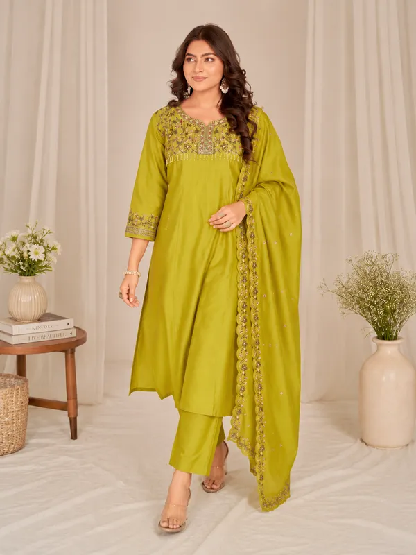 Mustard_Yellow_Roman_Silk_Embroidered_Kurta_Pant_Set