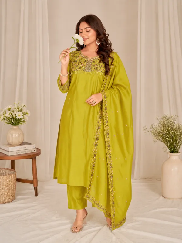 Mustard_Yellow_Roman_Silk_Embroidered_Kurta_Pant_Set