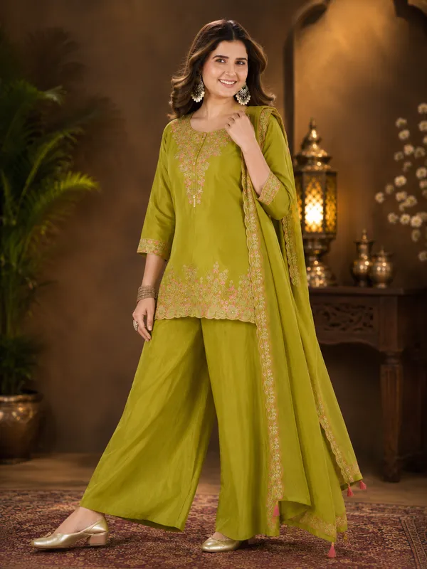 Olive_Green_Natural_Crepe_Embroidered_Kurta_Set_With_Palazzo_And_Scalloped_Dupatta