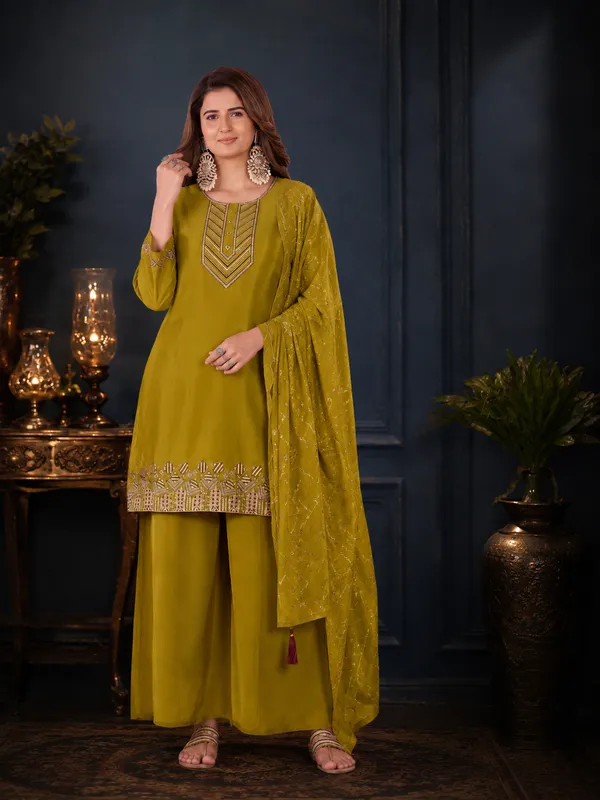 Mustard_Yellow_Natural_Crepe_Geometric_Embroidered_Kurta_Set
