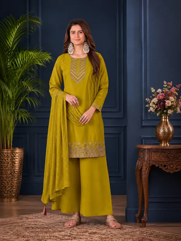 Mustard_Yellow_Natural_Crepe_Geometric_Embroidered_Kurta_Set