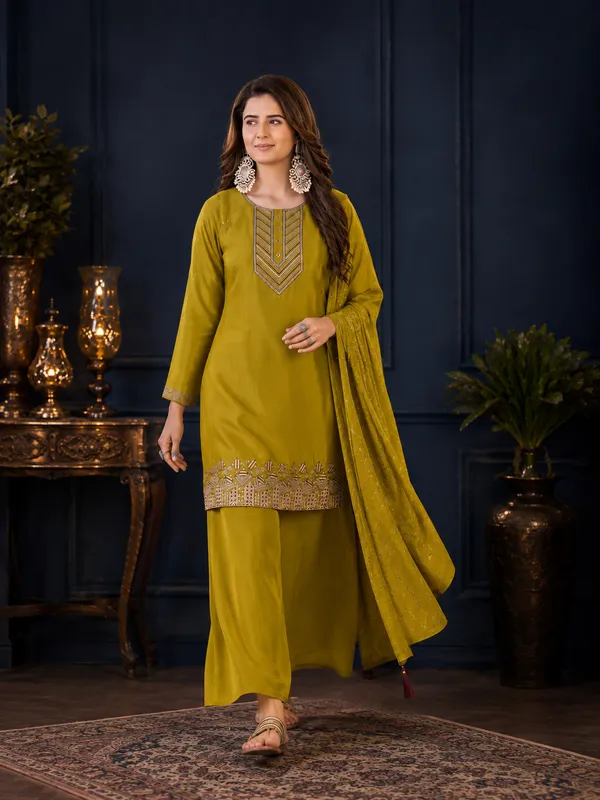 Mustard_Yellow_Natural_Crepe_Geometric_Embroidered_Kurta_Set