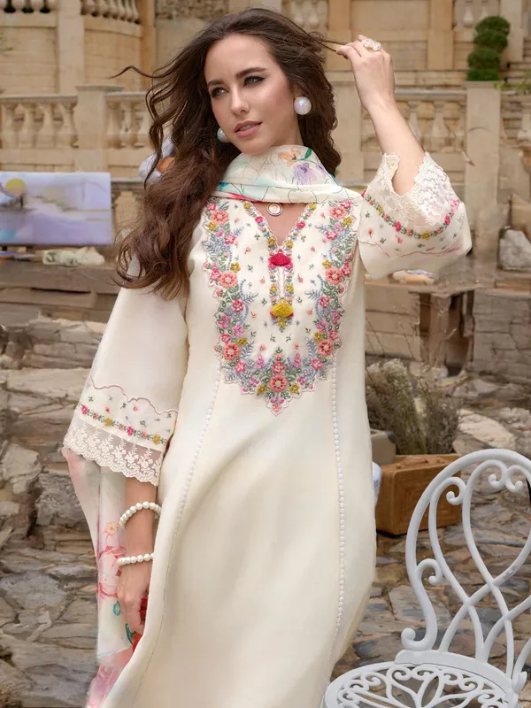 White_Chanderi_Silk_Straight_Embroidered_Kurta_Set_For_Women