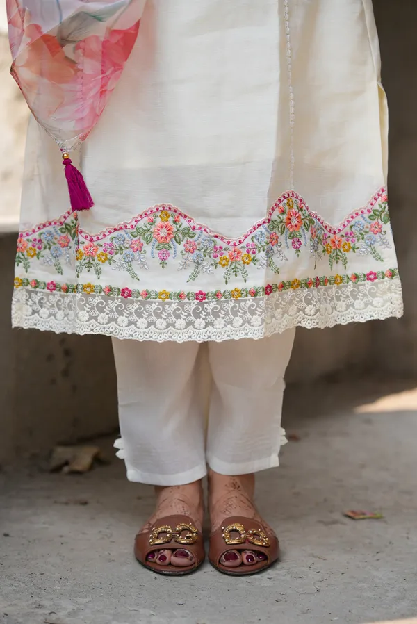 White_Chanderi_Silk_Straight_Embroidered_Kurta_Set_For_Women