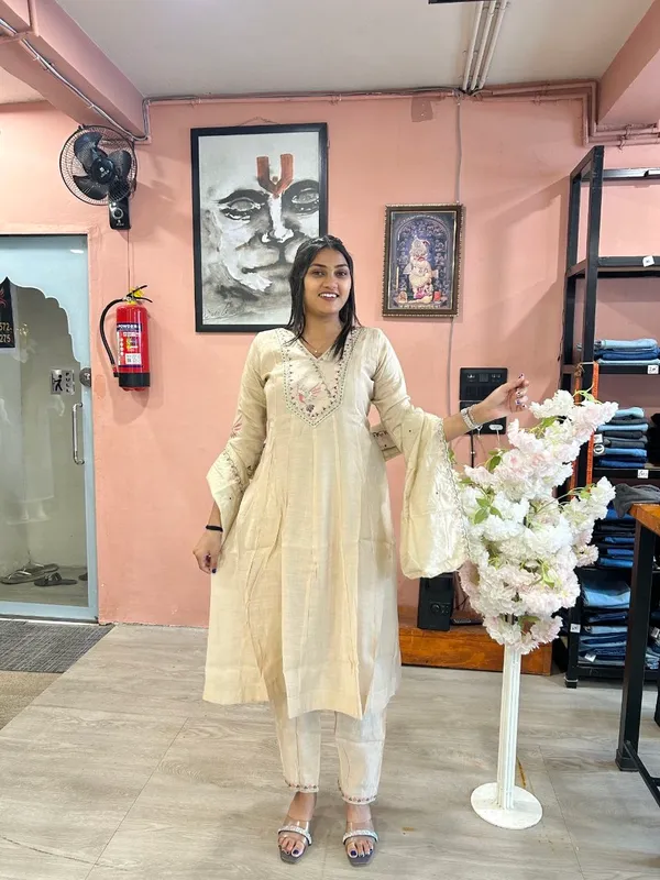 Cream_Chanderi_Silk_Straight_Embroidered_Kurta_Set_For_Women
