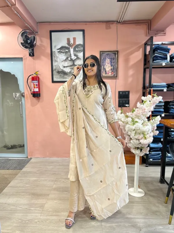Cream_Chanderi_Silk_Straight_Embroidered_Kurta_Set_For_Women