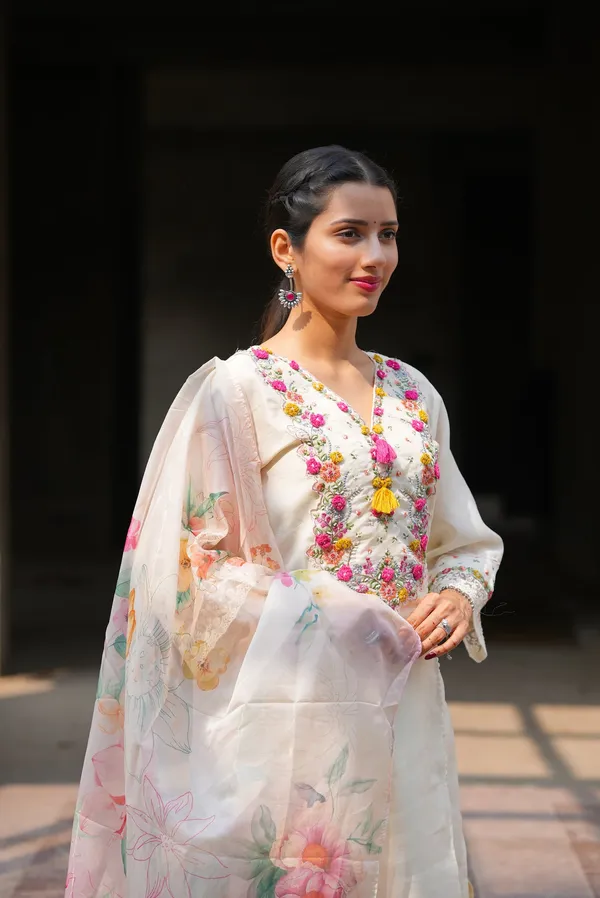 White_Chanderi_Silk_Straight_Embroidered_Kurta_Set_For_Women