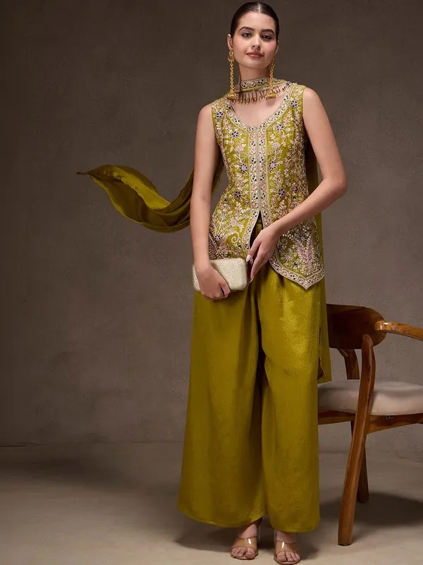 Premium_Embroidery_Ethnic_Wear_Set_Festive_Embroidered_Kurta_Palazzo_Set