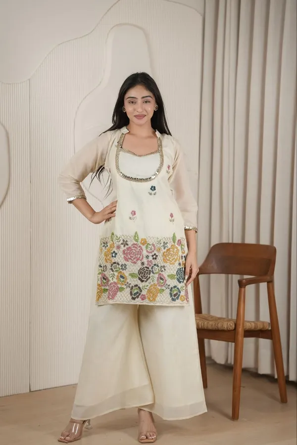 Women’s_Elegant_White__Embroidered_Ethnic_Wear
