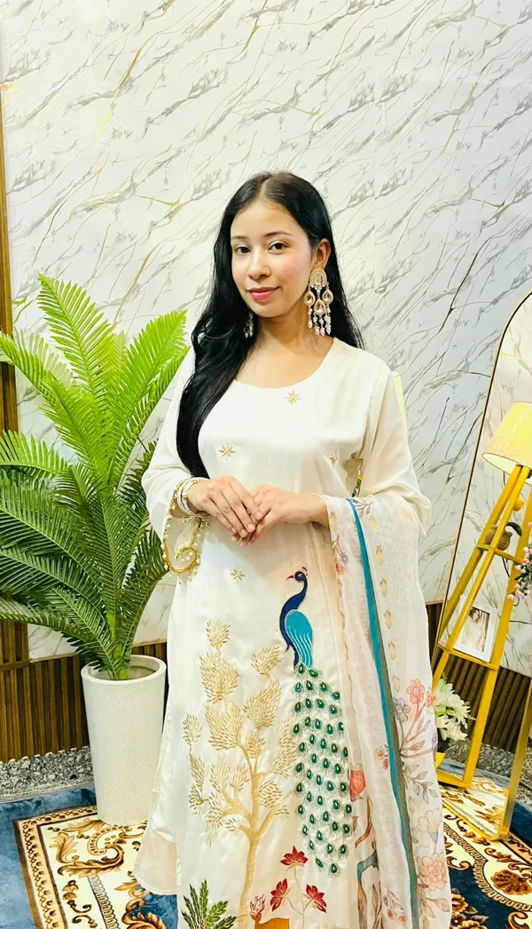 Women’s_Pastel_Green_Embroidered_Kurta_Set