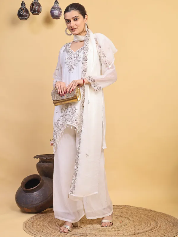 Women’s_Pastel_White__Embroidered_Kurta_Set