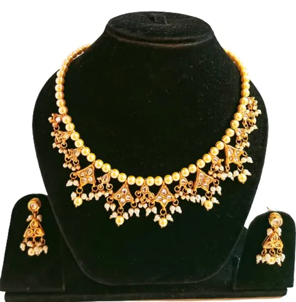 Golden_Kundan_Pearl_Necklace_Set_For_Women