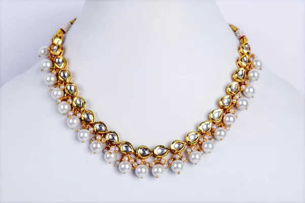 Golden_And_White_Kundan_Pearl_Single_Line_Necklace_Set_With_Earrings_For_Women