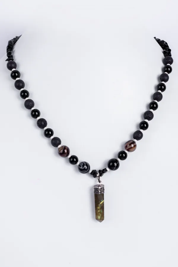 Black_Semi-Precious_Stone_Pendant_Necklace_For_Women