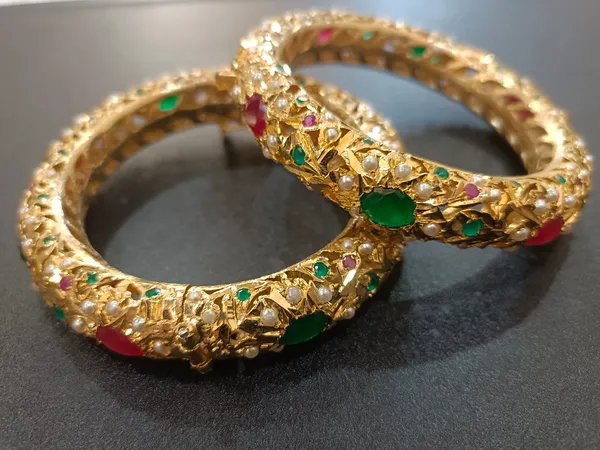 Golden_Red_Green_Brass_Stone_Studded_Jadau_Bangles_For_Women_Pack_Of_2