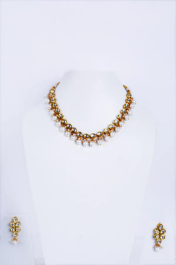 Golden_White_Kundan_Pearl_Necklace_Set_For_Women