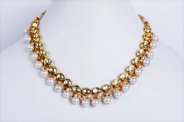 Golden_White_Kundan_Pearl_Necklace_Set_For_Women