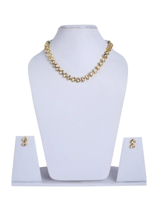 Golden_Kundan_Teardrop_Necklace_And_Earrings_Set_For_Women
