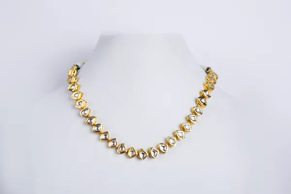 Golden_Kundan_Teardrop_Necklace_And_Earrings_Set_For_Women