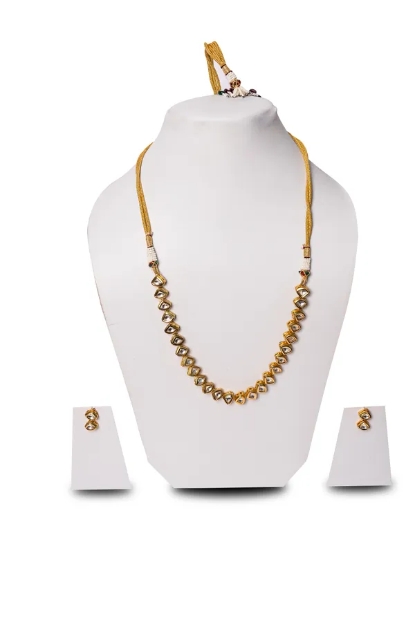Golden_Kundan_Teardrop_Necklace_And_Earrings_Set_For_Women