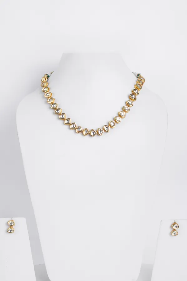 Golden_Kundan_Teardrop_Necklace_And_Earrings_Set_For_Women
