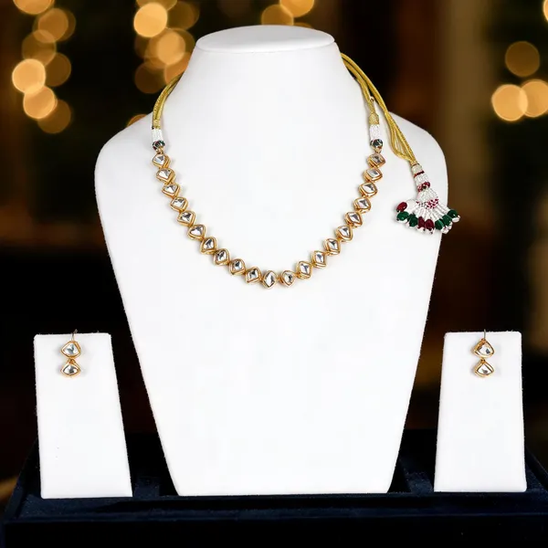 Golden_Kundan_Necklace_Set_For_Women