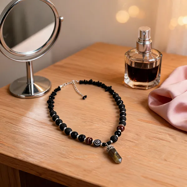 Black_Semi-Precious_Stone_Pendant_Necklace_For_Women