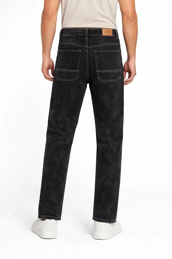 Black_Straight_Fit_Jeans_For_Men