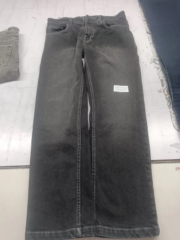 Grey_Denim_Straight_Fit_Jeans_for_Men