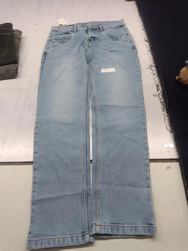 Light_Blue_Denim_Straight_Fit_Jeans_for_Men